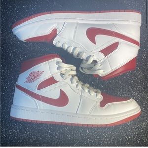 Nike Air Jordan 1 Reverse Chicago Mid